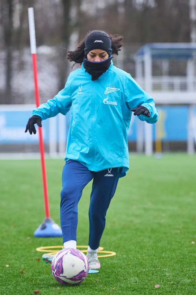 Тренировка женской команды на базе в Удельном парке