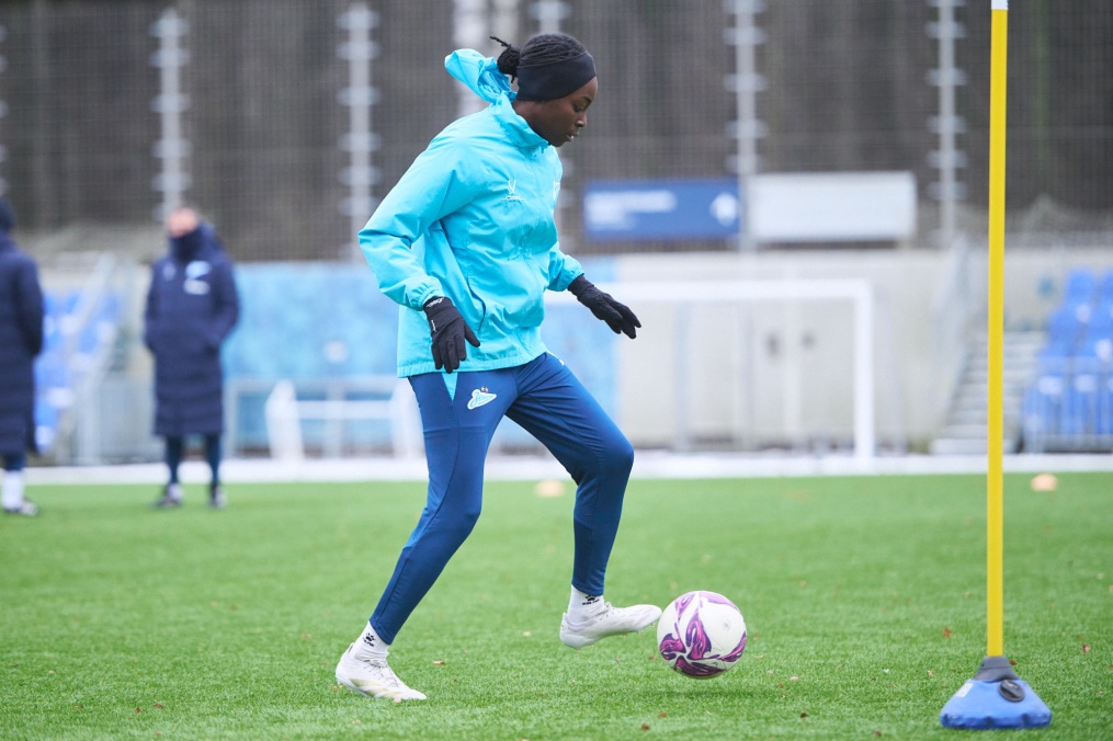 Тренировка женской команды на базе в Удельном парке