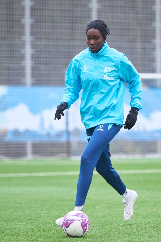 Тренировка женской команды на базе в Удельном парке