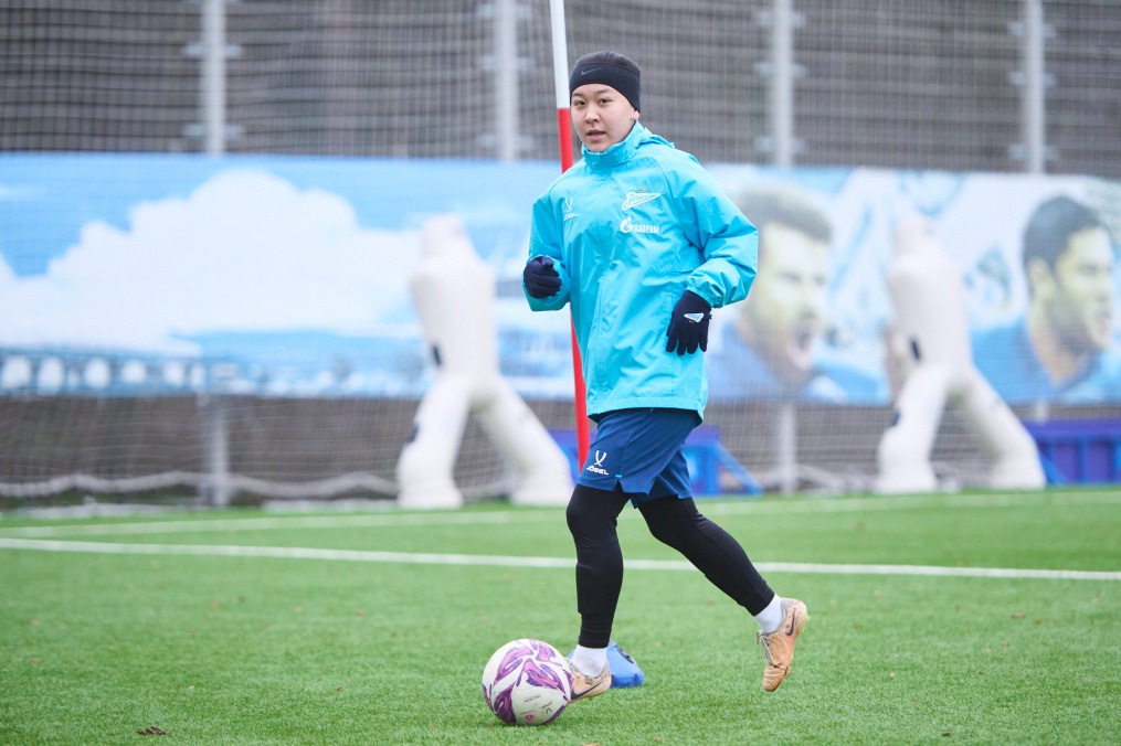 Тренировка женской команды на базе в Удельном парке