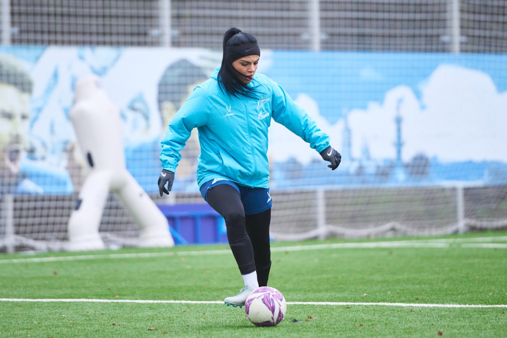 Тренировка женской команды на базе в Удельном парке