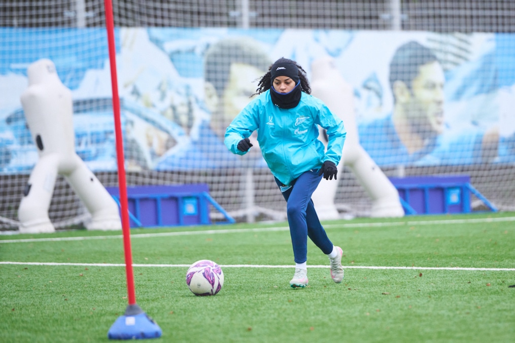Тренировка женской команды на базе в Удельном парке