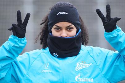 Тренировка женской команды на базе в Удельном парке