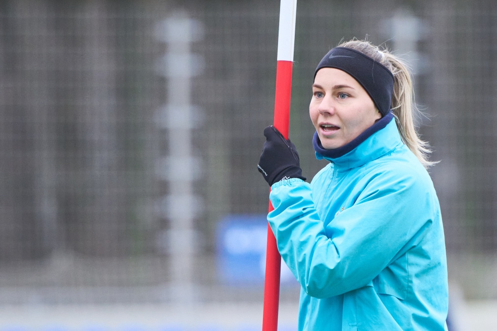 Тренировка женской команды на базе в Удельном парке