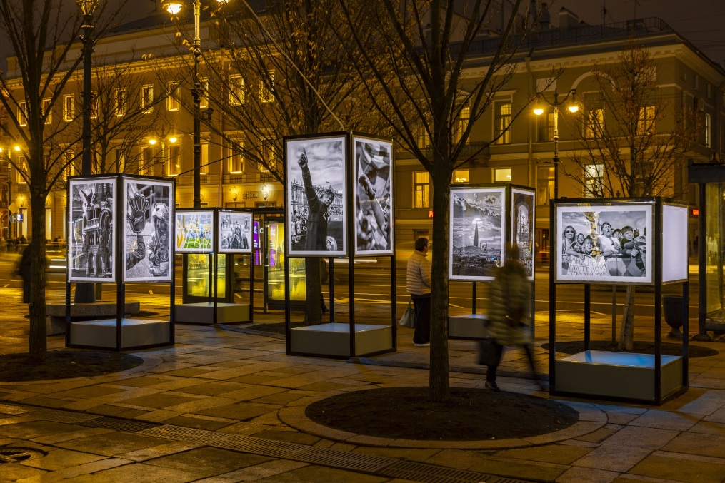 В Петербурге открылась уличная фотовыставка, посвященная юбилею клуба