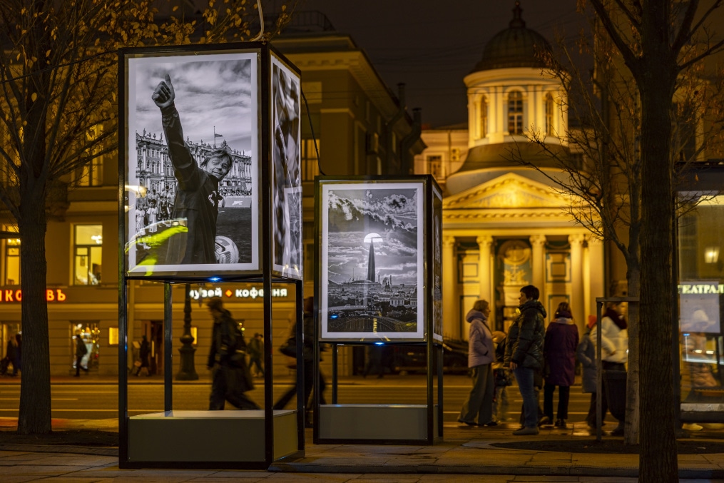 В Петербурге открылась уличная фотовыставка, посвященная юбилею клуба