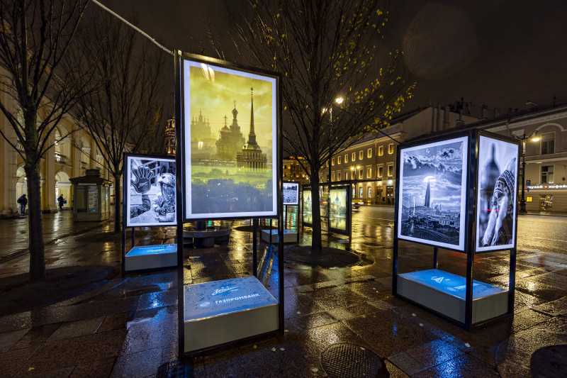 В Петербурге открылась уличная фотовыставка, посвященная юбилею клуба