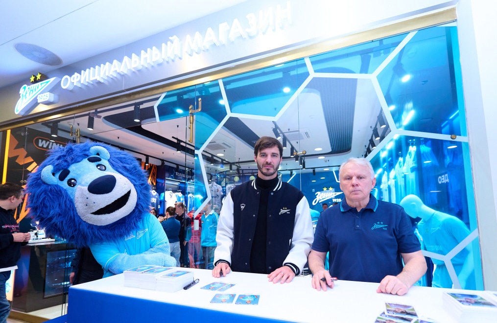 Открытие нового фирменного магазина «Зенита» в ТРЦ «Галерея»