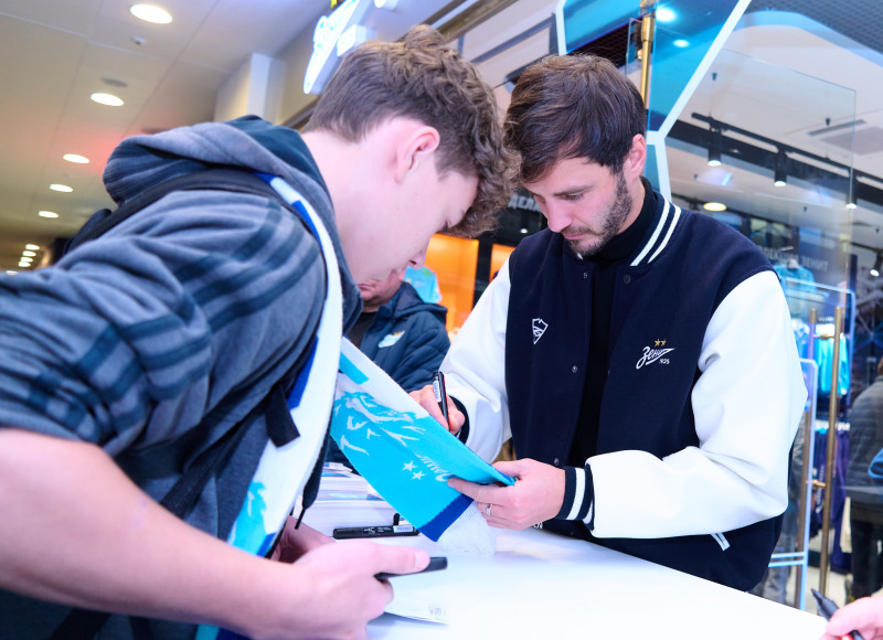 Открытие фирменного магазина ФК «Зенит» в ТРЦ «Галерея»