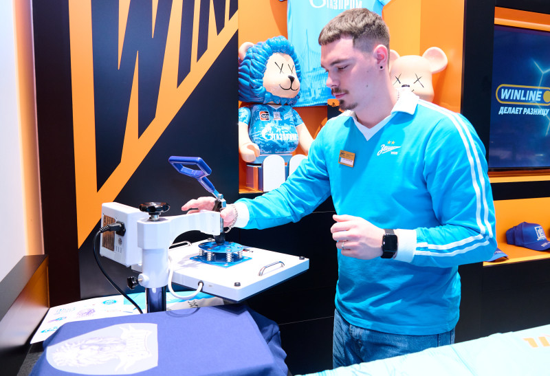 Открытие фирменного магазина ФК «Зенит» в ТРЦ «Галерея»