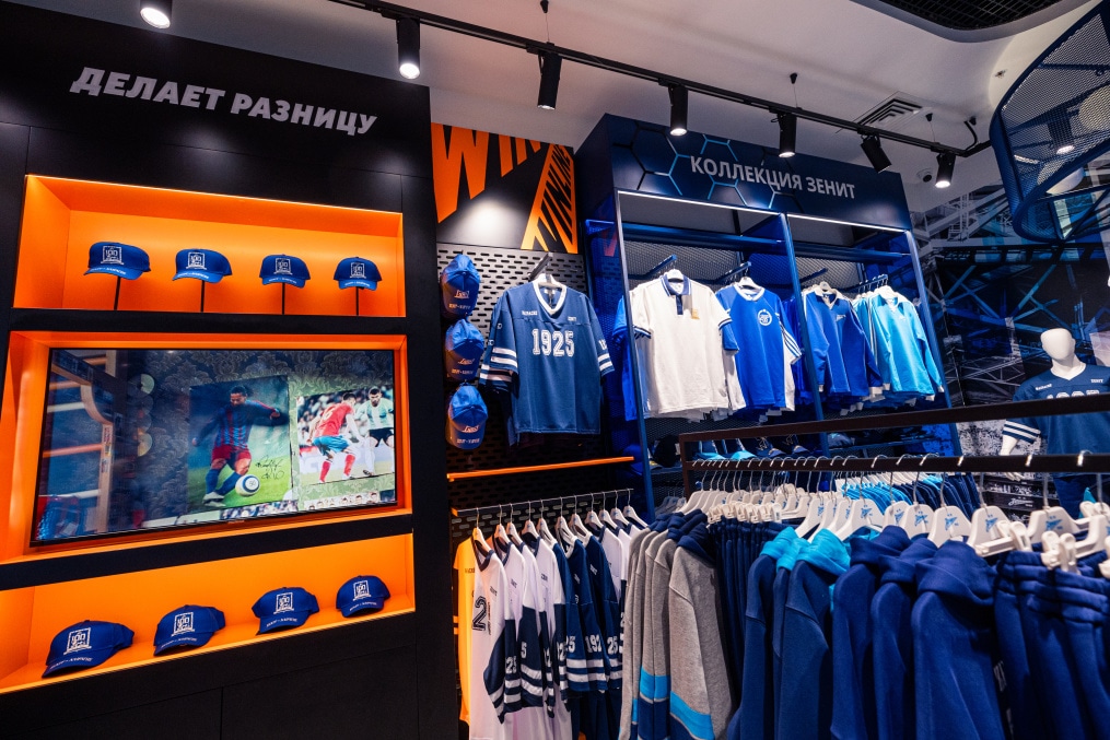 Интерьер нового клубного магазина в ТЦ «Галерея»