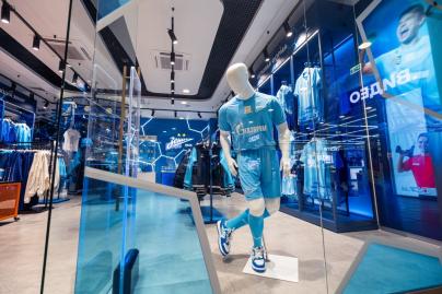 Интерьер нового клубного магазина в ТЦ «Галерея»