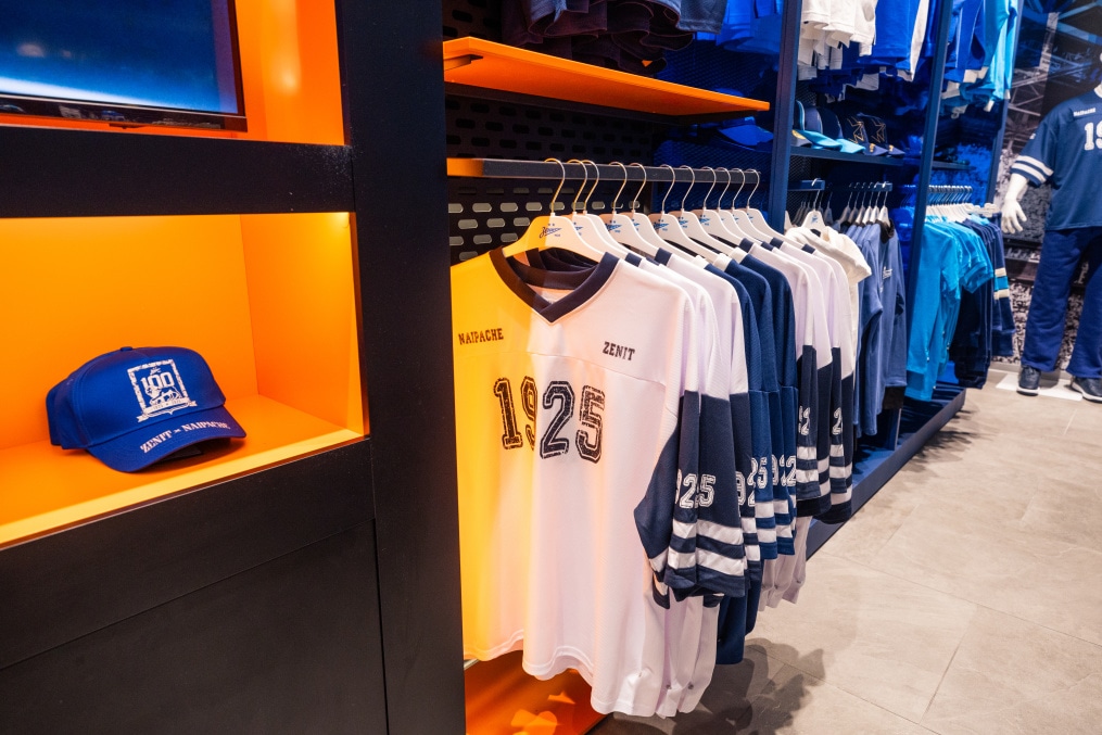 Интерьер нового клубного магазина в ТЦ «Галерея»