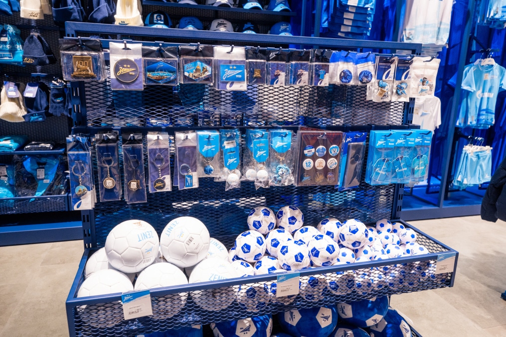 Интерьер нового клубного магазина в ТЦ «Галерея»