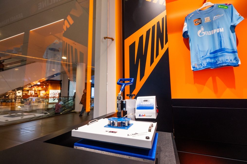 Интерьер нового клубного магазина в ТЦ «Галерея»