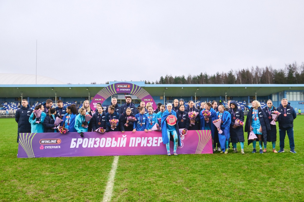 Церемония награждения женской команды «Зенит» бронзовыми медалями Суперлиги-2025