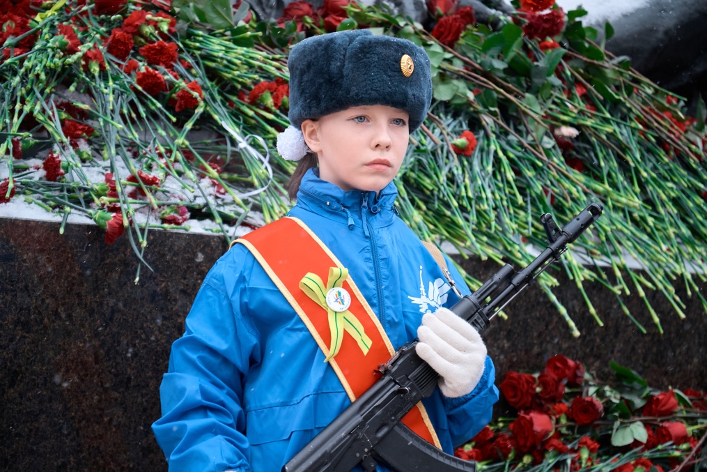 Воспитанники «Газпром»-Академии возлагают цветы к Монументу героическим защитникам Ленинграда