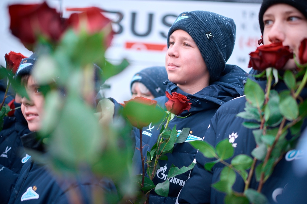 Воспитанники «Газпром»-Академии возлагают цветы к Монументу героическим защитникам Ленинграда