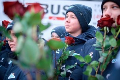 Воспитанники «Газпром»-Академии возлагают цветы к Монументу героическим защитникам Ленинграда