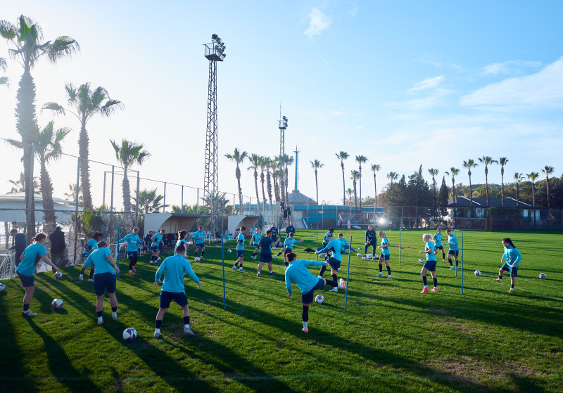 Зимний учебно-тренировочный сбор женской команды «Зенит» в Турции: 10 февраля, вечерняя тренировка