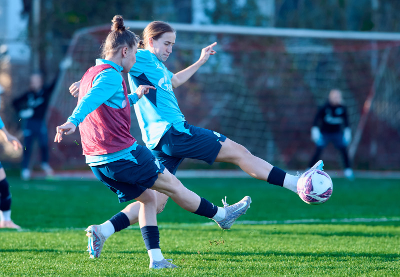 Зимний учебно-тренировочный сбор женской команды «Зенит» в Турции: 10 февраля, вечерняя тренировка