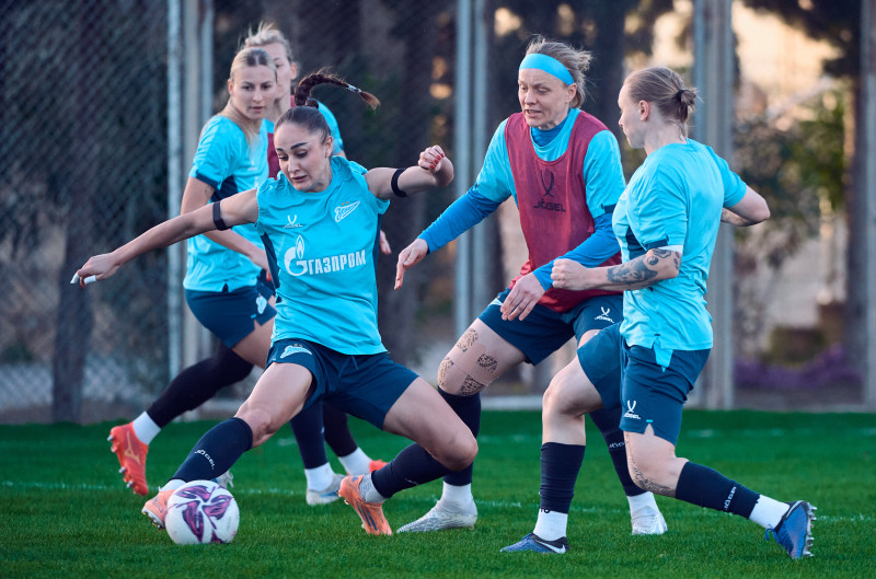 Зимний учебно-тренировочный сбор женской команды «Зенит» в Турции: 10 февраля, вечерняя тренировка