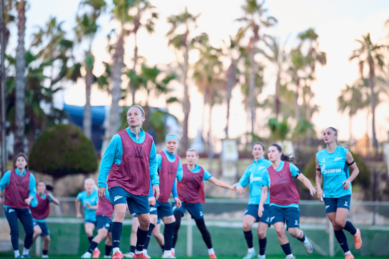 Зимний учебно-тренировочный сбор женской команды «Зенит» в Турции: 10 февраля, вечерняя тренировка