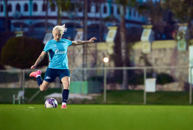 Зимний учебно-тренировочный сбор женской команды «Зенит» в Турции: 10 февраля, вечерняя тренировка