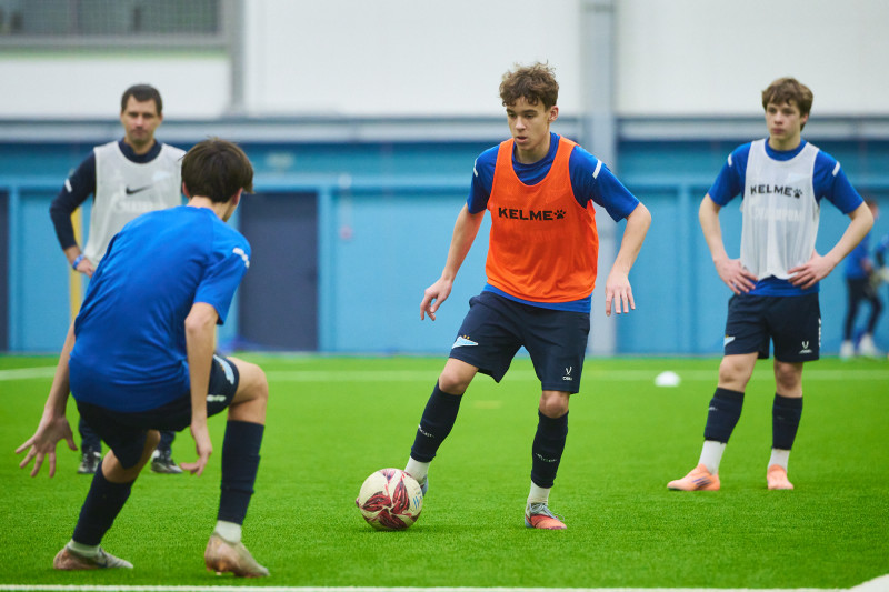 Тренировка «Зенита»-2011 в новом манеже «Газпром»-Академии