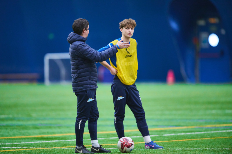 Тренировка «Зенита»-2010 в старом манеже «Газпром»-Академии