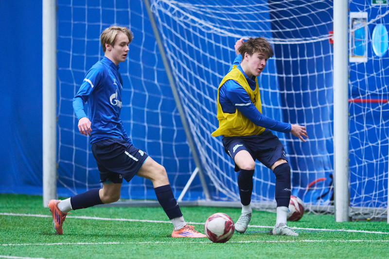 Тренировка «Зенита»-2010 в старом манеже «Газпром»-Академии