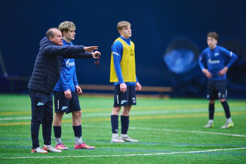 Тренировка «Зенита»-2010 в старом манеже «Газпром»-Академии