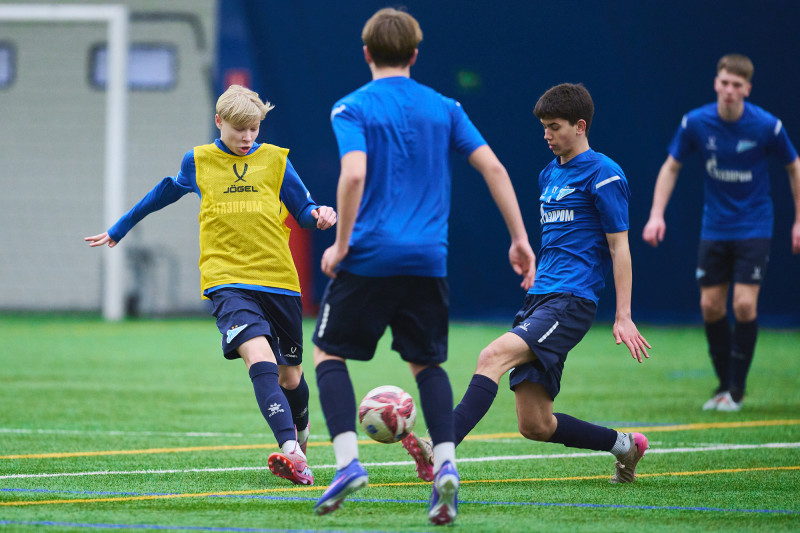 Тренировка «Зенита»-2010 в старом манеже «Газпром»-Академии