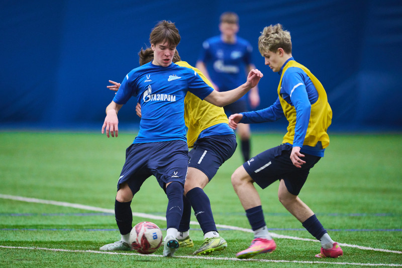 Тренировка «Зенита»-2010 в старом манеже «Газпром»-Академии