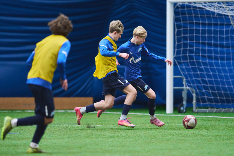 Тренировка «Зенита»-2010 в старом манеже «Газпром»-Академии