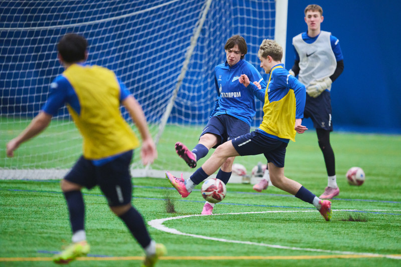 Тренировка «Зенита»-2010 в старом манеже «Газпром»-Академии