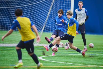 Тренировка «Зенита»-2010 в старом манеже «Газпром»-Академии