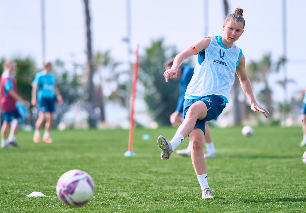 Зимний учебно-тренировочный сбор женской команды «Зенит» в Турции: 16 февраля, утренняя тренировка