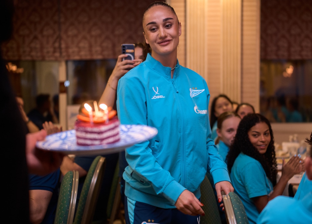 Лайфстайл: женская команда на сборах в Турции