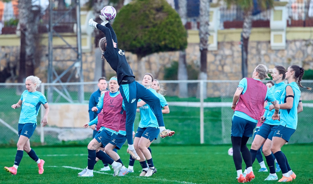 Зимний учебно-тренировочный сбор женской команды «Зенит» в Турции: 10 февраля, вечерняя тренировка