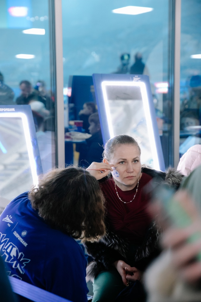 Рекламные зоны Газпромбанка на Фан-Променаде перед матчем с «Балтикой»