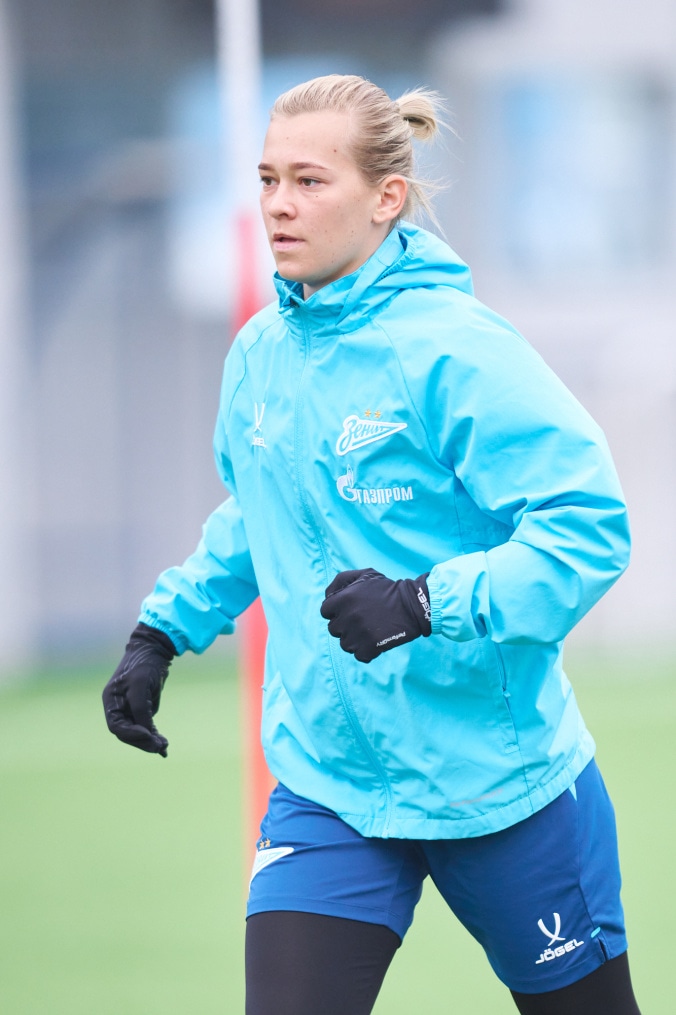 Тренировка женской команды перед матчем со «Звездой-2005»