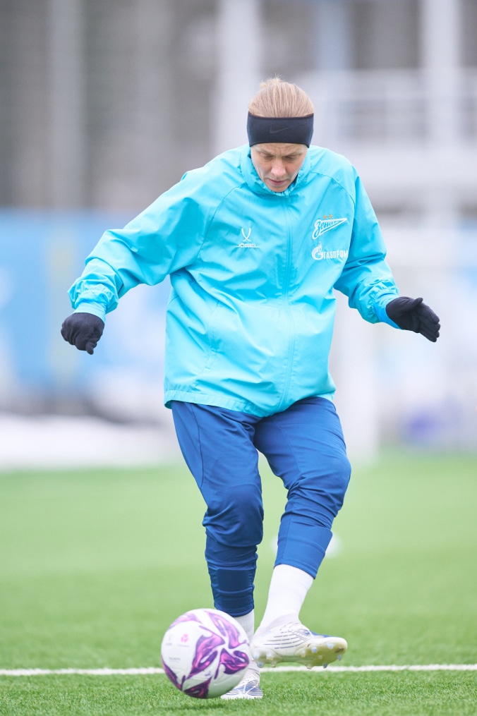 Тренировка женской команды перед матчем со «Звездой-2005»