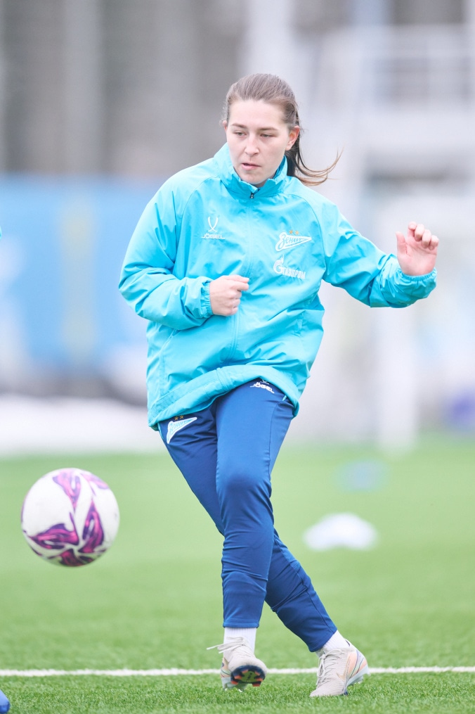 Тренировка женской команды перед матчем со «Звездой-2005»