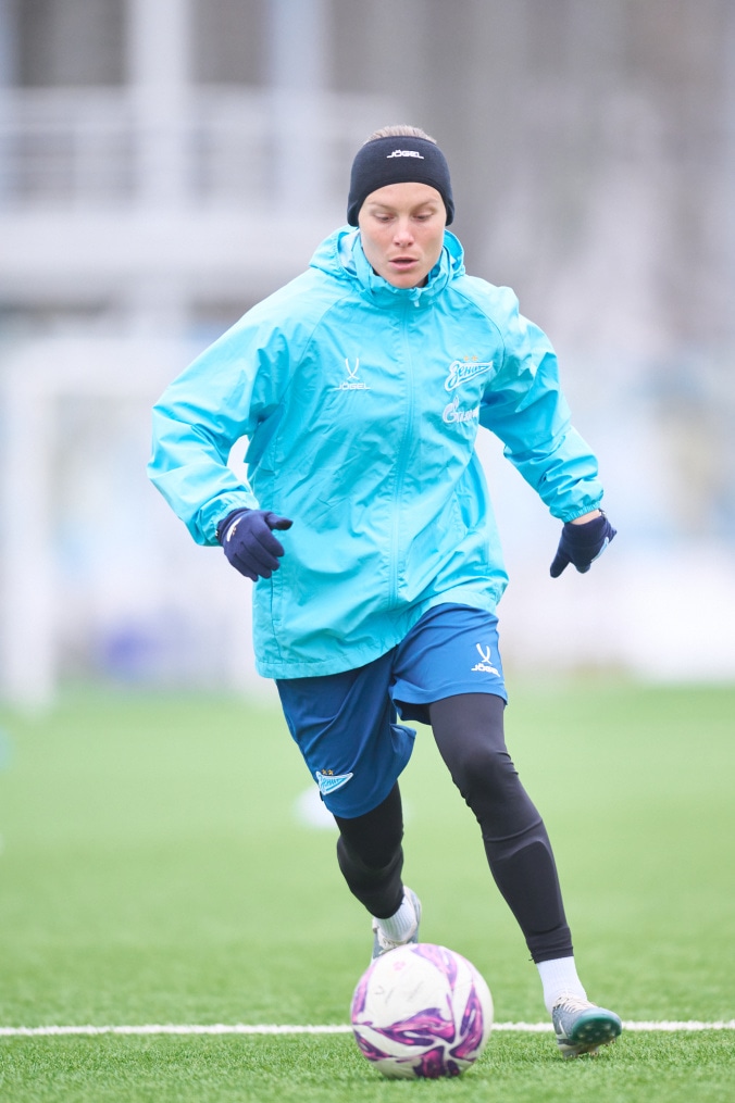 Тренировка женской команды перед матчем со «Звездой-2005»