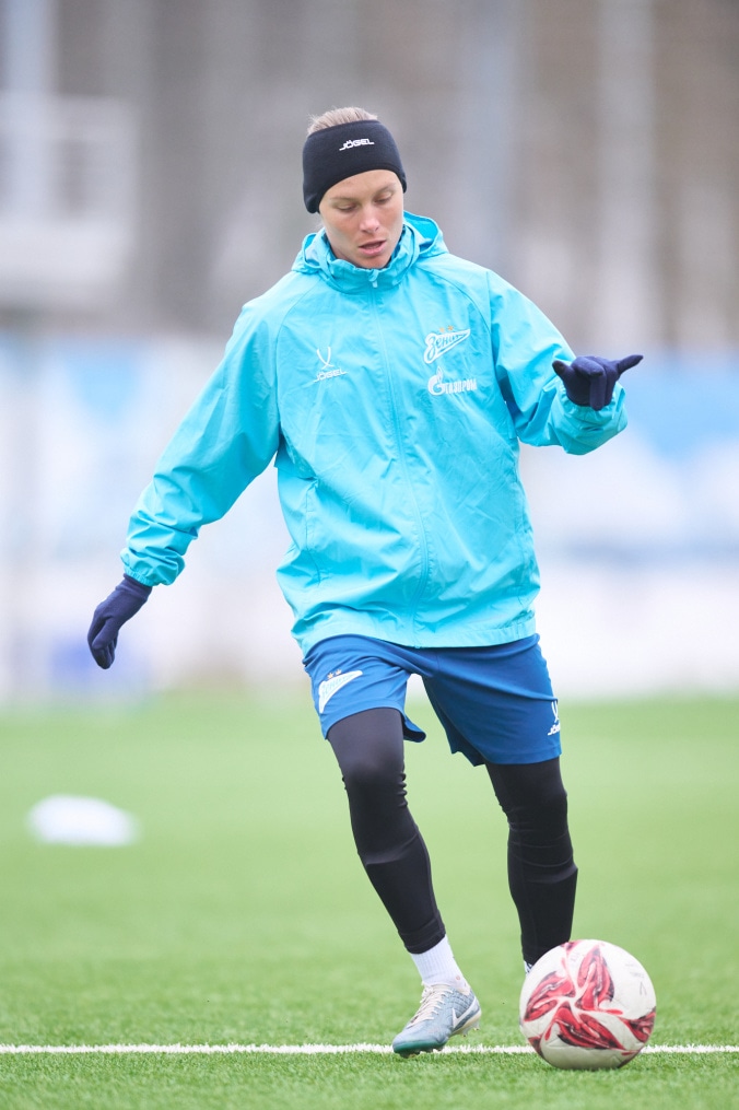 Тренировка женской команды перед матчем со «Звездой-2005»