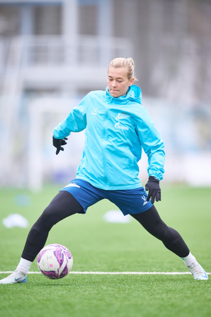 Тренировка женской команды перед матчем со «Звездой-2005»