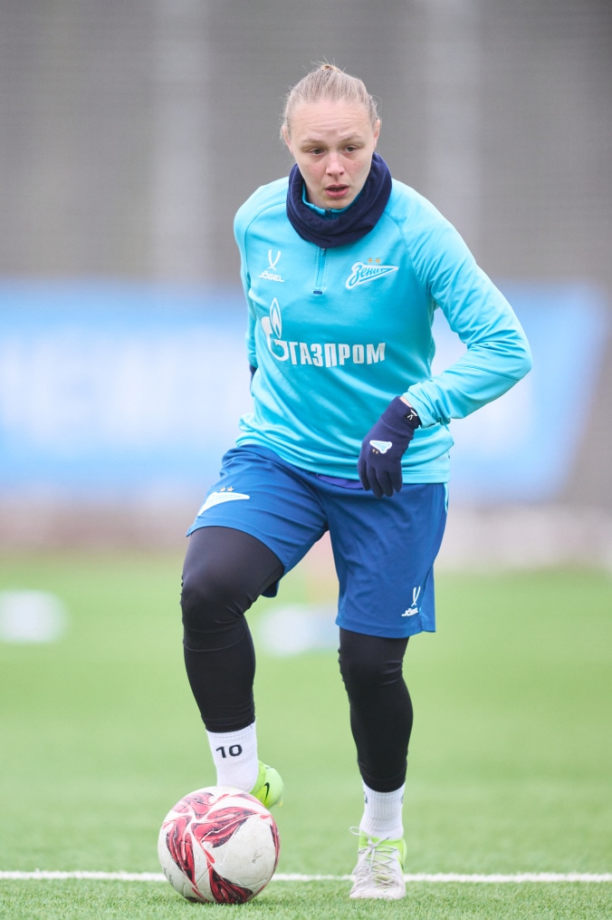 Тренировка женской команды перед матчем со «Звездой-2005»