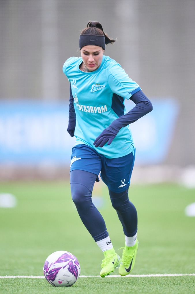 Тренировка женской команды перед матчем со «Звездой-2005»