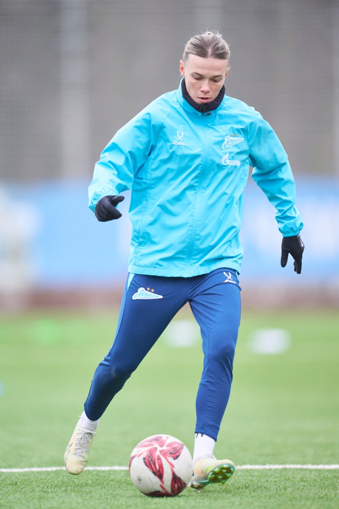 Тренировка женской команды перед матчем со «Звездой-2005»